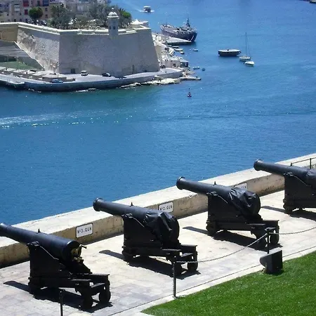 Triple Gazde/Camere de închiriat Naxxar